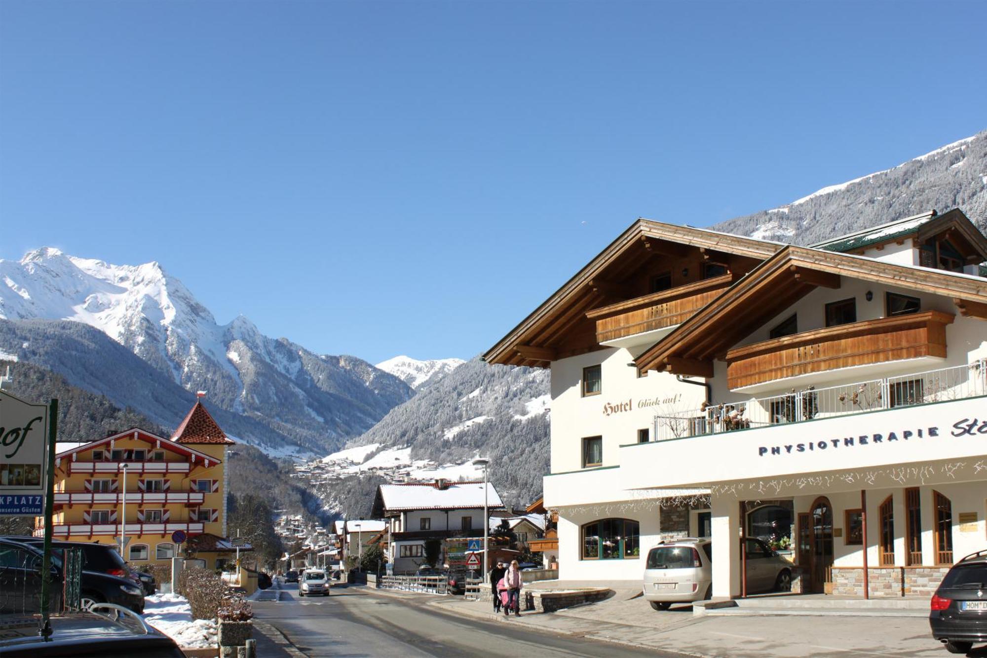 Hotel & Suites Glueck Auf Майрхофен Экстерьер фото